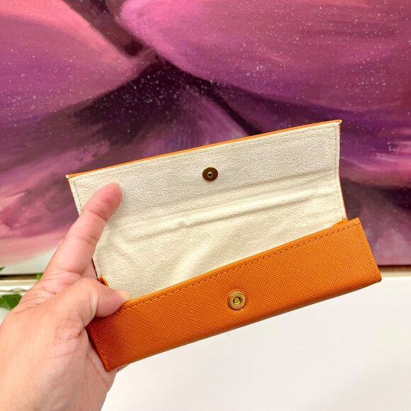 Tory Burch Orange Saffiano Leather Eyeglass Case With Gold Logo Closure - Picture 4 of 9